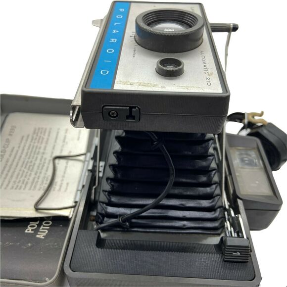 Polaroid Land Camera Automatic 210 Silver Black Fab Pop Up Lens Portable 6.5" - Picture 3 of 16